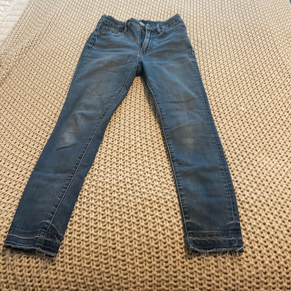 Aero jeans super high rise skinny stretchy jeans in size 4 almost new condition